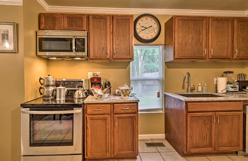 Quincy House | Renovated Home w/Screened-In Patio on Hwy 90!