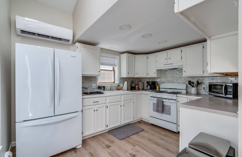 Sackets Harbor House | Renovated home with lake views in ❤️ of Sackets!