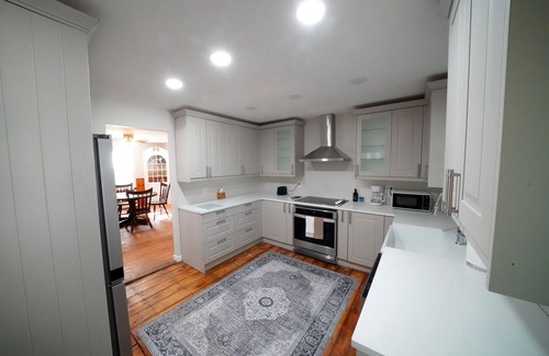 Saugerties House | Renovated home with spa access Steps from Cantine Field/HITS