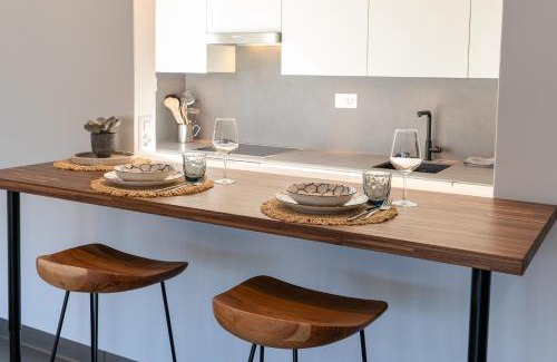 Minusio Apartment | Renovated Lake View Apt with AirCon