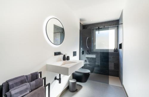 Minusio Apartment | Renovated Lake View Apt with AirCon