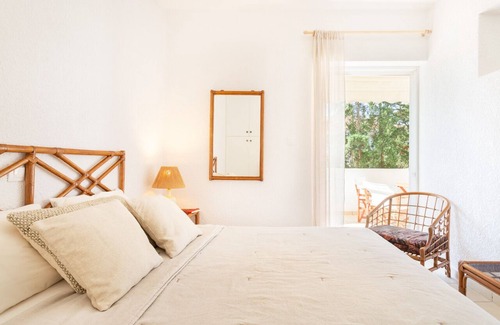Porto Rafti Apartment | Renovated luxury apartment 30m from beach. Big balcony