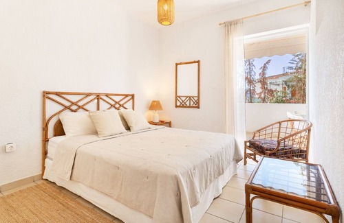 Porto Rafti Apartment | Renovated luxury apartment 30m from beach. Big balcony