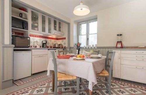 Saint-Pere-en-Retz Cottage | Renovated Master House, Quiet Countryside, Modern Comforts, Near Beaches and Nantes Attractions