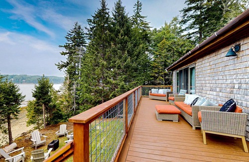Saint George House | Renovated oceanfront home with stunning view & pebbly beach - snowbird-friendly