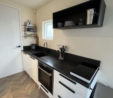 Duinzigt Apartment | Renovated & private Tinyhouse Den Haag short stay appartment
