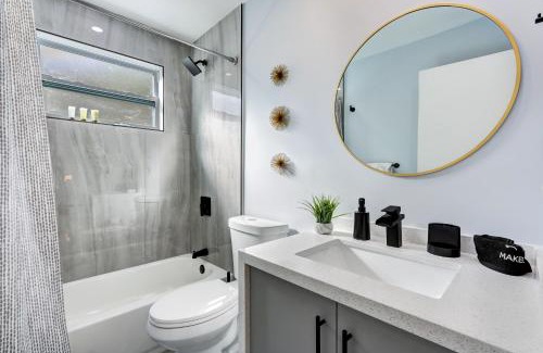 Hallandale Beach House | Renovated professional design, grill lake view!