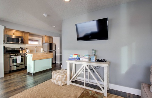 Oceanside Condo | Renovated, Spacious, Dog-Friendly Oceanfront Condo w/Sprawling Views