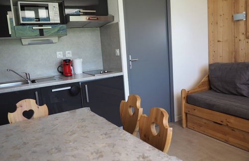 Reberty Apartment | Renovated Studio near Slopes with Balcony, Sleeps 3