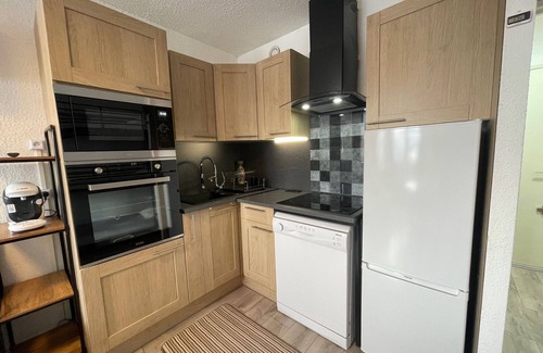 Le Super-Sauze Apartment | Renovated studio with direct slope access, well-equipped