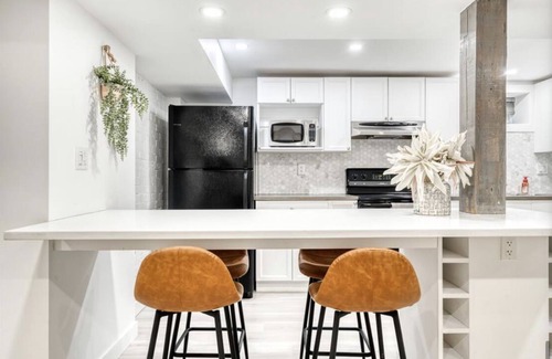 Bankview Apartment | Renovated suite near 17th