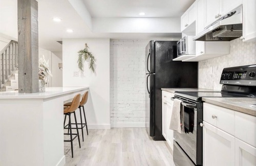 Bankview Apartment | Renovated suite near 17th