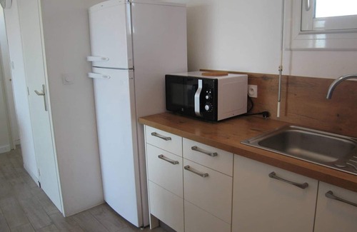 Saint-Cyprien Plage Apartment | Renovated T2 apartment, sleeps 4, parking, beachfront, Saint-Cyprien center