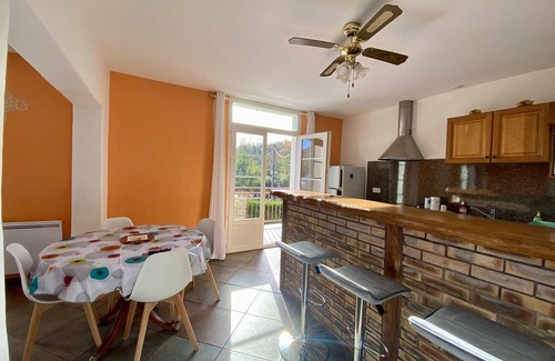 Cambo-les-Bains Apartment | Renovated T3 apartment with WIFI, near Cambo-les-Bains thermal baths