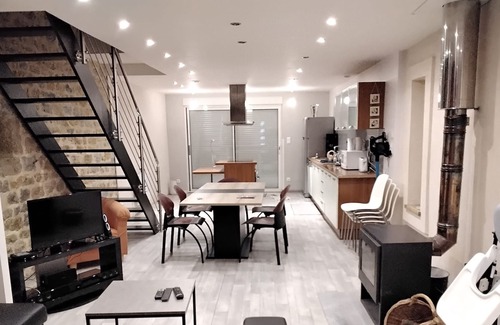 L'Etoile House | renovated winegrower's village house enclosed green space