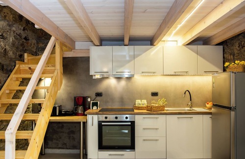 Kalamios Apartment | Renoviertes Altes Osmanisches Steinhaus, Mitten in der Natur in Voutas Kreta
