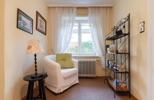 Floridsdorf Apartment | Renoviertes Bauernhaus mit Garten in Ruhelage