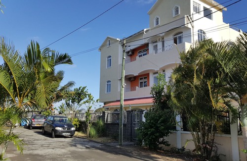 Calebasses Apartment | Rent self catering flat 250 m to Trou aux biches and 500m to MonChoisy beach