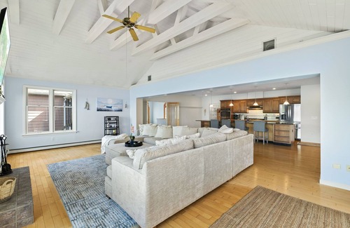 Taunton House | Rent the Beach at Lakeshore Retreat