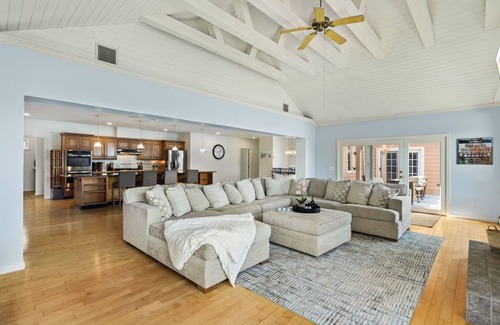 Taunton House | Rent the Beach at Lakeshore Retreat
