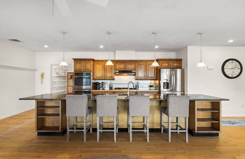 Taunton House | Rent the Beach at Lakeshore Retreat