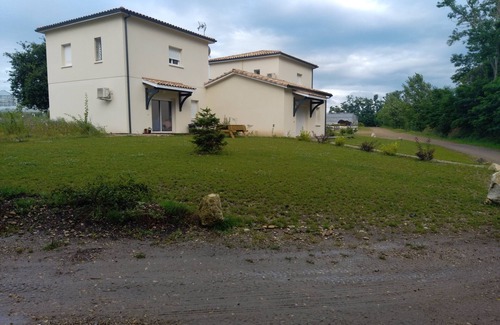 Sainte-Livrade-sur-Lot House | Rental in the countryside for 2 people, from €57 per night