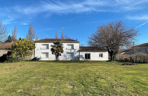 Etauliers House | Rental of two semi-detached houses for reunions