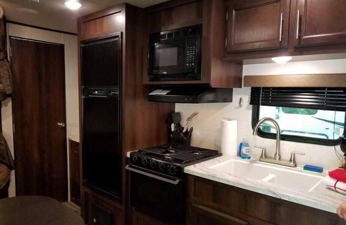 Helmsburg RV Rental | Rental RV - Camper A
