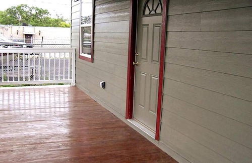 La Marque House | Rental Unit 2 Close to NASA and Kemah Boardwalk