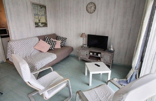 Moyenneville Apartment | Residence facing the port