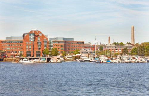 Thompson Square - Bunker Hill Hotel | Residence Inn by Marriott Boston Harbor on Tudor Wharf