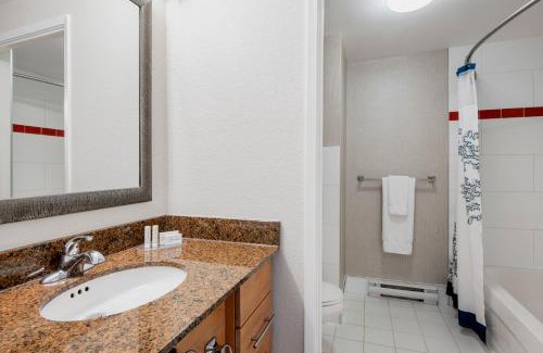 Kingston Hotel | Residence Inn by Marriott Kingston Water's Edge