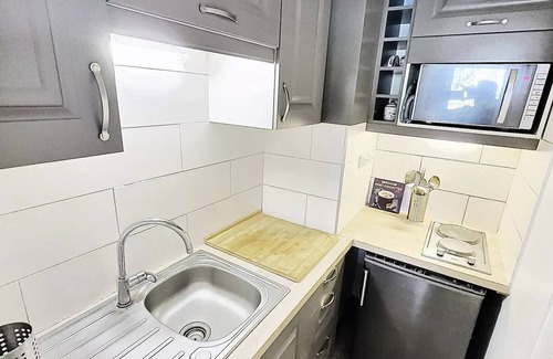Tignes le Lac Apartment | Residence Le Bec Rouge - Studio 4 people in Tignes ski to the feet and close to shops in the Lake area. Stunning views of the lake.