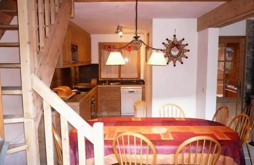 Meribel Centre Apartment | Residence Le Cristal - 4 bedroom duplex apartment for 8 people located in Méribel center close to shops