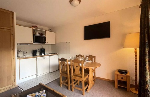 Meribel Centre Apartment | Residence Le Cristal - Apartment 2 rooms 4 people located in Méribel center with outdoor pool and close to shops