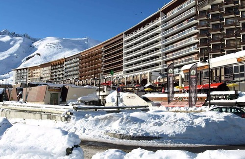 Tignes le Lac Apartment | Residence Le Palafour - Studio 2 people in Tignes at the foot of the slopes, shops, the ESF and the tourist office in the lake district. Appa