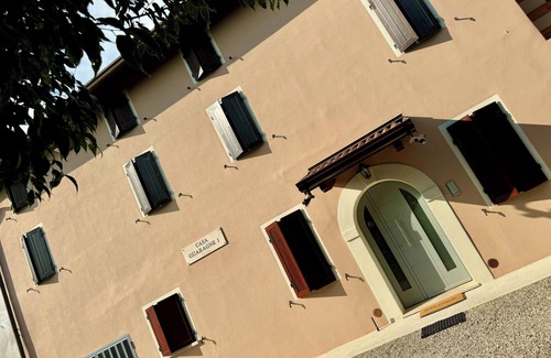 Pozzolengo Apartment | Residence Le Vigne just minutes from Peschiera del Garda, surrounded by vineyards.