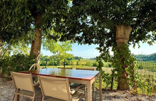 Pozzolengo Apartment | Residence Le Vigne just minutes from Peschiera del Garda, surrounded by vineyards.