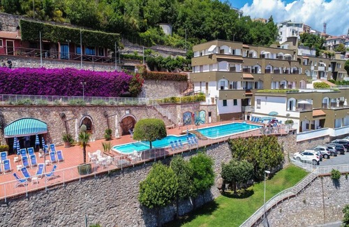 Pietra Ligure Apartment | Residence Sant'anna Three-room Apt 8 Pax Classic