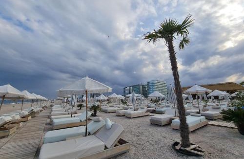 Constanta Apartment | Residence Sole by Axxis Nova Resort - Apartament luxury 70mp cu terasa si vedere la mare, acces direct pe plaja Axxis Beach BluFlag - Mamaia Nord - Parcare gratuita