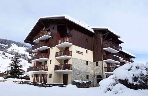 Areches Apartment | Residence Val Blanc 2 - Apartment 4 people center village near the slopes, classified 2 stars for 3 people
