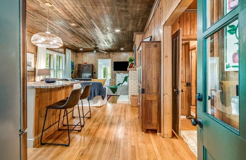 Saluda Cabin | Resilience Road Cabin: pet friendly, walk to downtown Saluda, near hiking!