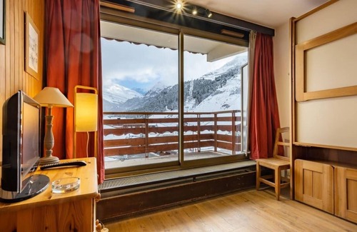 Meribel-Mottaret Apartment | Resort center, 5th floor, balcony, tv, ski locker, 24m², Méribel-Mottaret