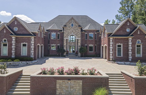 Lakeland House | Resort life living on Strawberry & Sunset Lake, therapeutic waterscape.