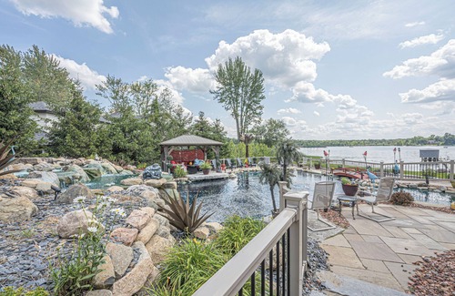 Lakeland House | Resort life living on Strawberry & Sunset Lake, therapeutic waterscape.