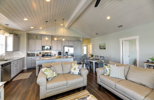 Rockport House | Resort Perks: Waterfront Rockport Home!