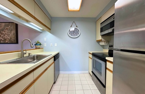 Barnstable County Condo | Resort Style Condo w/Exclusive Amenities: Private Beach, Saltwater Pool & More!