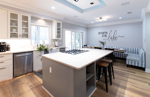 Austin House | Resort-Style Escape: Pool, Hot Tub, Dock, Kayaks & Sleeps 22
