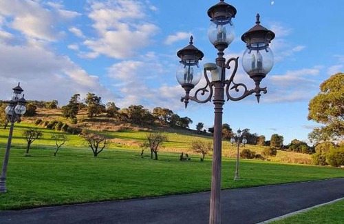 Lysterfield Villa | resort style farm stay