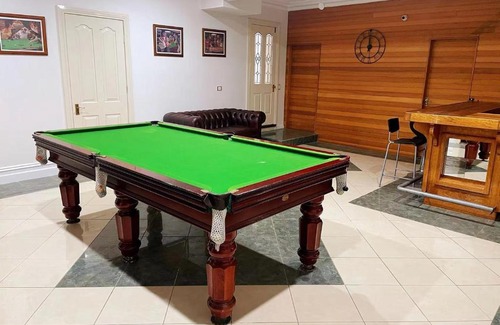 Lysterfield Villa | resort style farm stay
